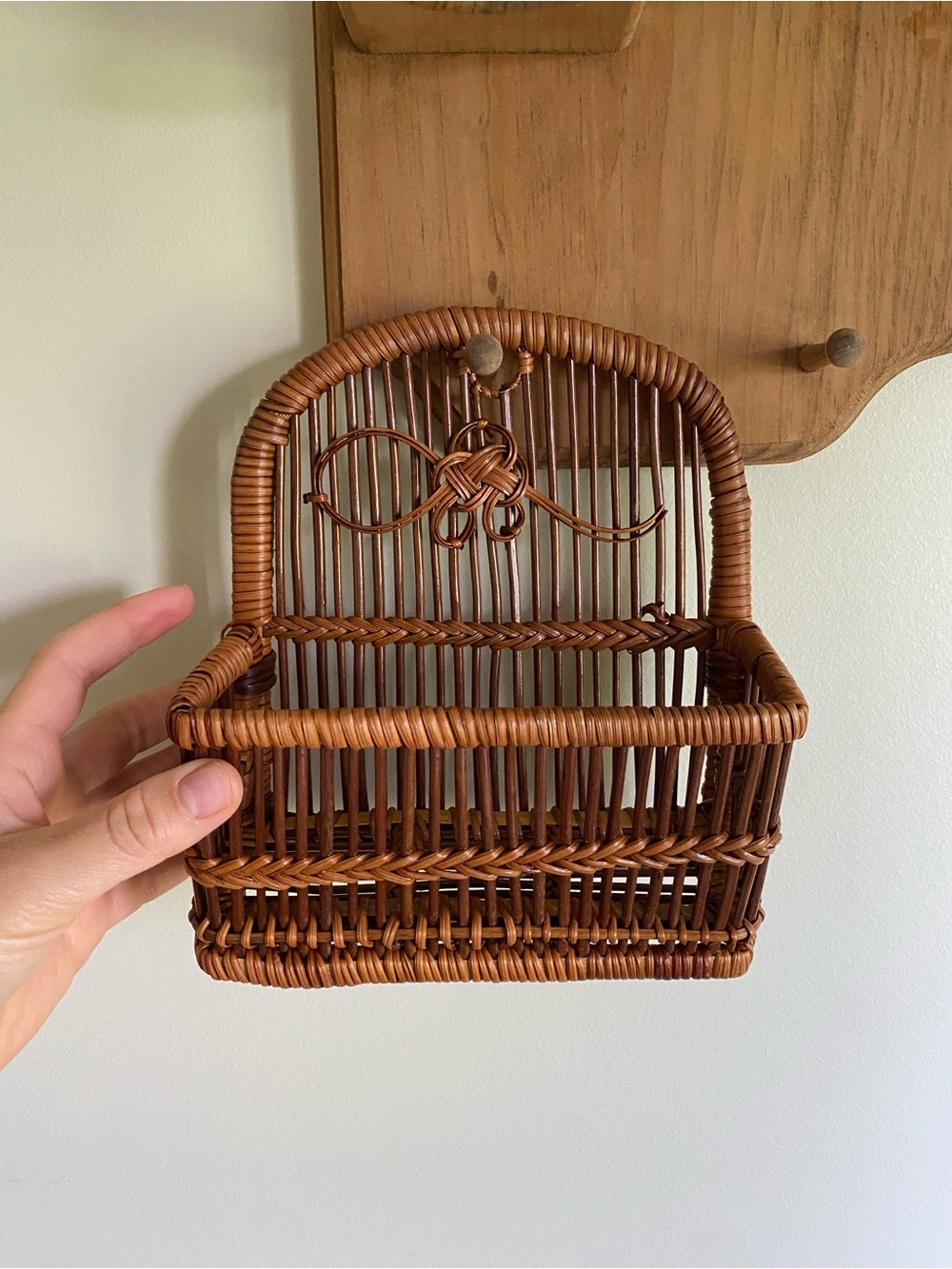 Rustic Natural Wood Wall Hook Rack w/ Heart Cutout (Basket & Vase Included) - Picture 6 of 7